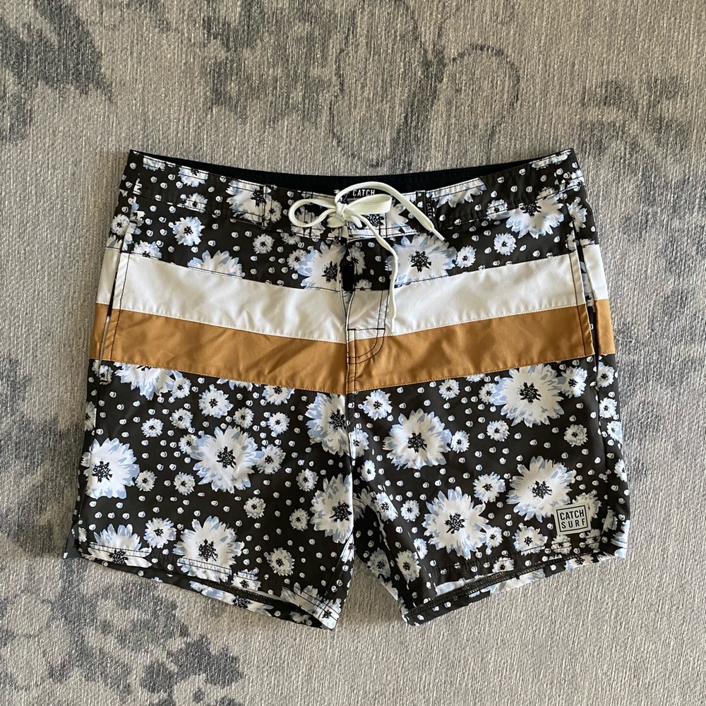 Catch Surf men’s board shorts.